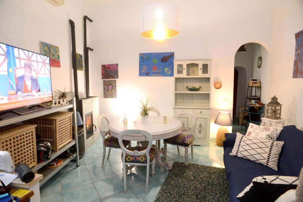 Imagen de la galería de 2 bedrooms appartement at Pozzuoli 150 m away from the beach with sea view jacuzzi and wifi, en Nápoles