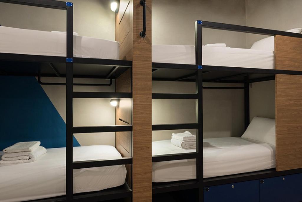 Postel nebo postele na pokoji v ubytování Tido Hostel Penang