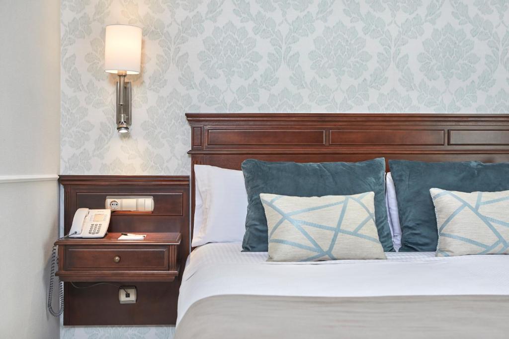 
Double or Twin Room (1 Adult)
