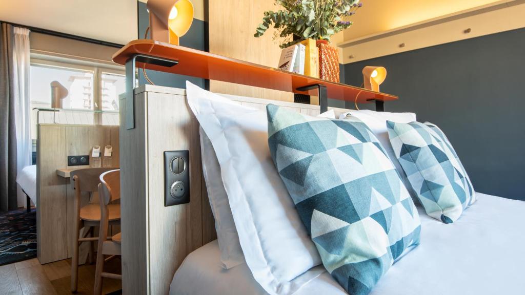 Postel nebo postele na pokoji v ubytování Hotel Kaijoo by HappyCulture