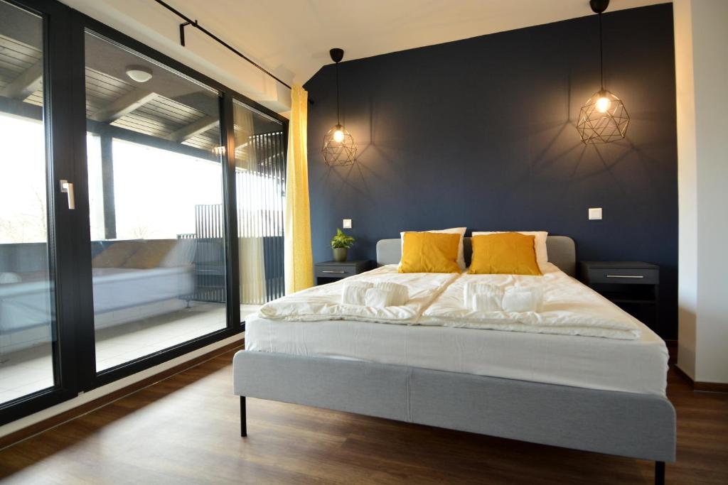 Ένα ή περισσότερα κρεβάτια σε δωμάτιο στο Ludwig Hotel