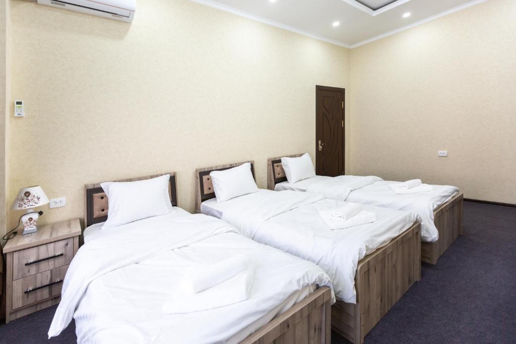 Light Hotel - Triple Room With Private Bathroom