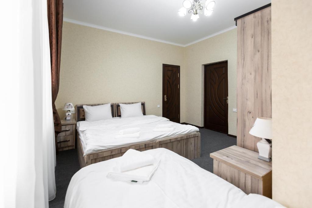 Light Hotel - Triple Room With Bathroom