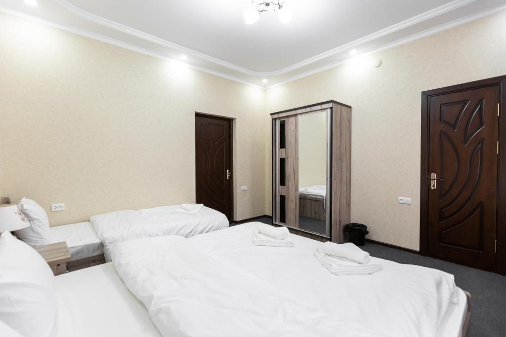 Light Hotel - Triple Room With Private Bathroom
