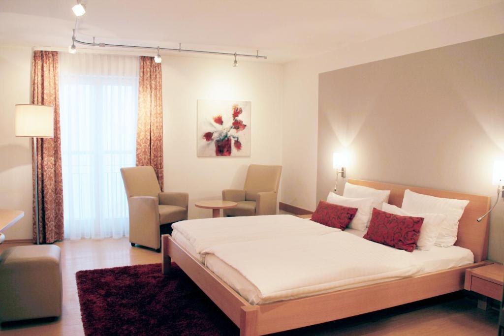 Postel nebo postele na pokoji v ubytování Hotel Tuchhaus