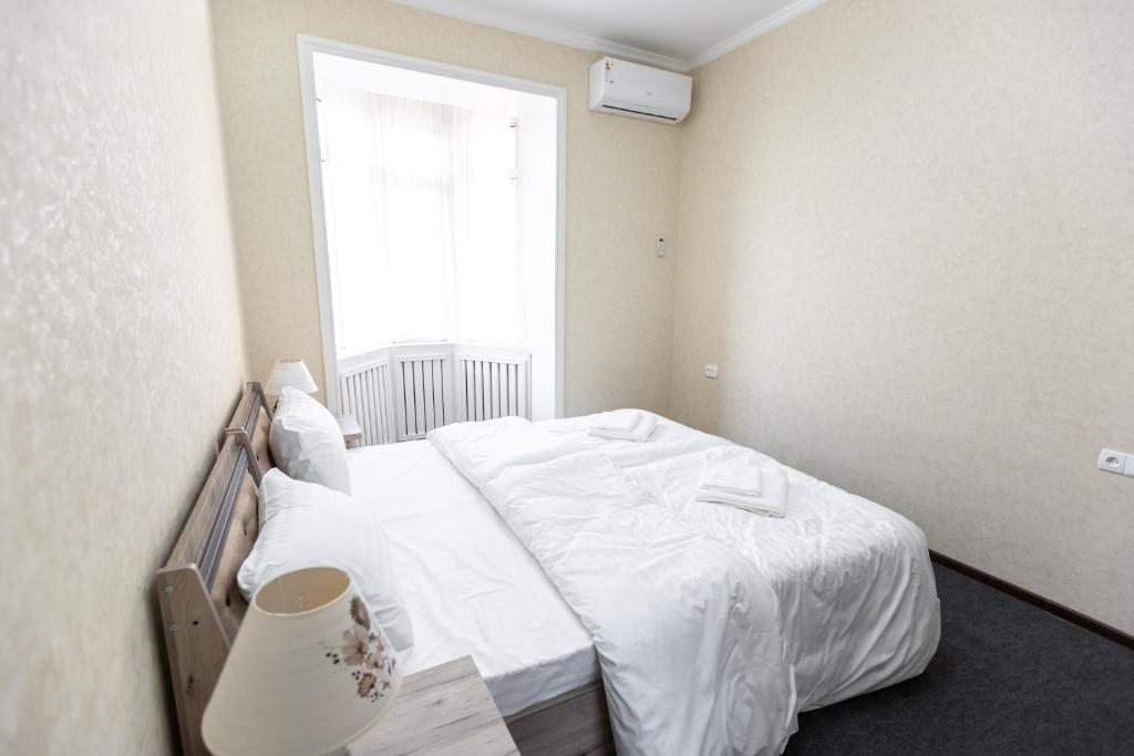 Light Hotel - Double Or Twin Room With Private External Bathroom