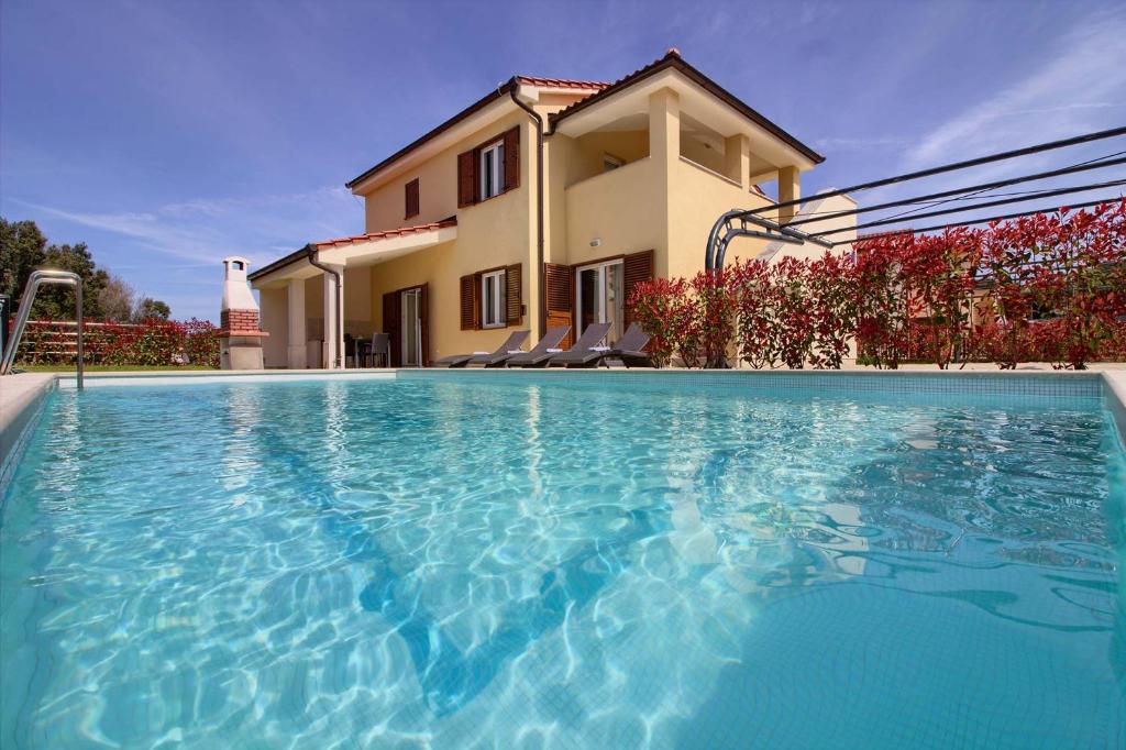 The swimming pool at or close to Complex of 2 villas Banjole-Marisol with 2 private pools for up to 20 persons only 200m from the beach