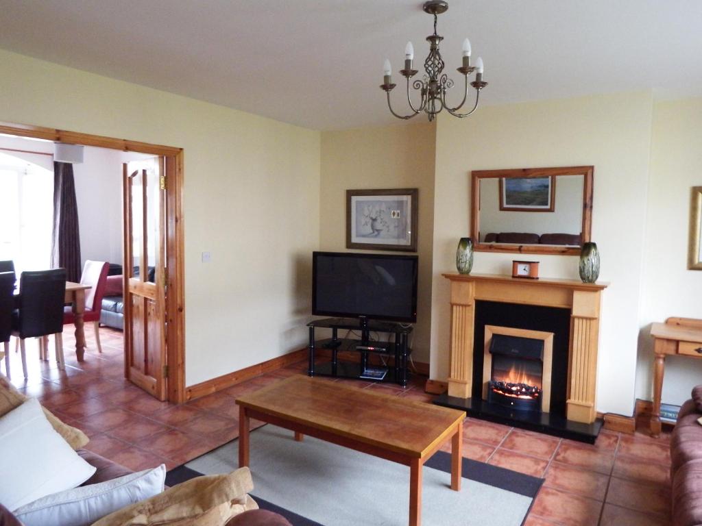 Acorn Lodge - Deluxe 3 Bedroom House in Killarney Holiday Village