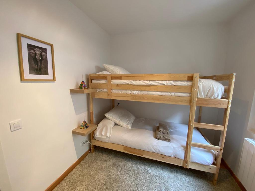 Postel nebo postele na pokoji v ubytování Apartamento en Soldeu a pie de pistas, wifi y parquin