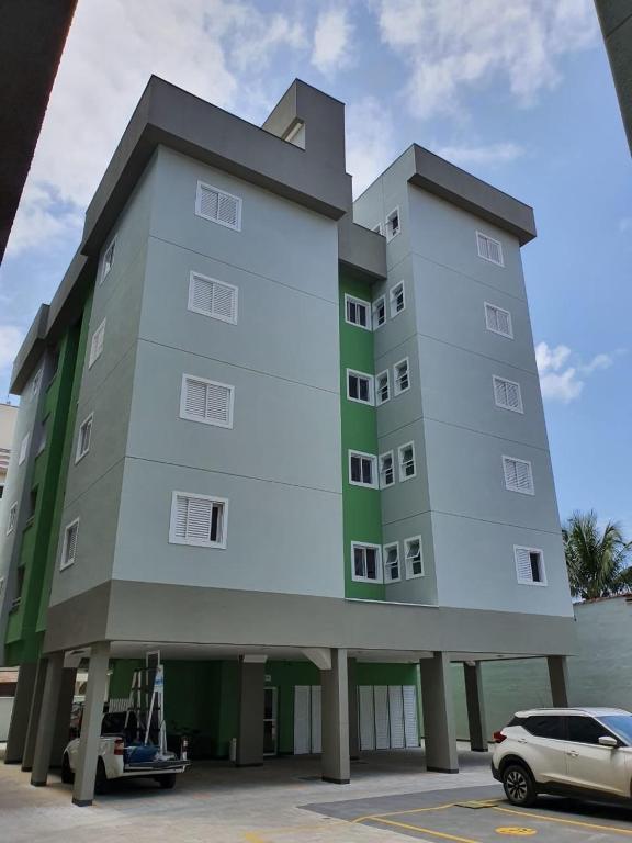  Apto Condomínio Vila Monrealle