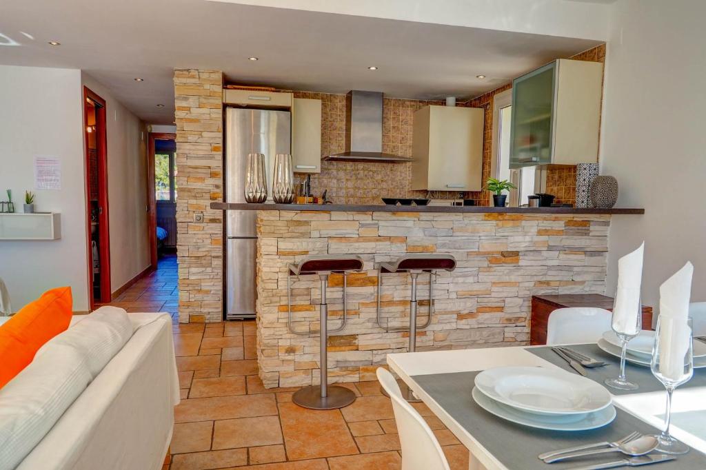A kitchen or kitchenette at La Marina Sea Front by Hello Homes Sitges