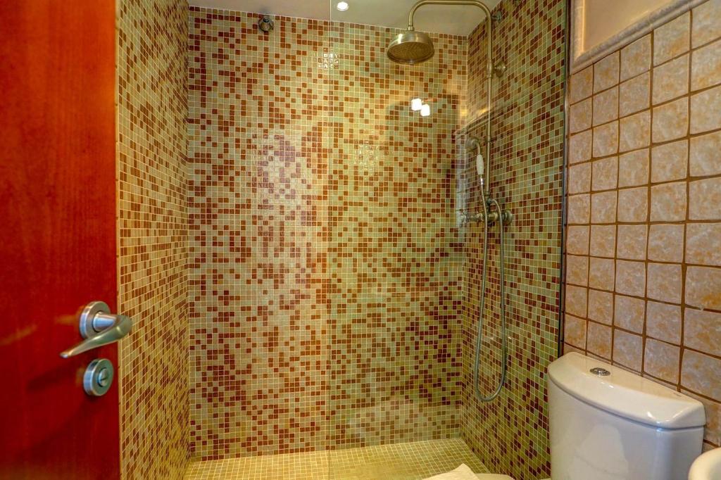 A bathroom at La Marina Sea Front by Hello Homes Sitges