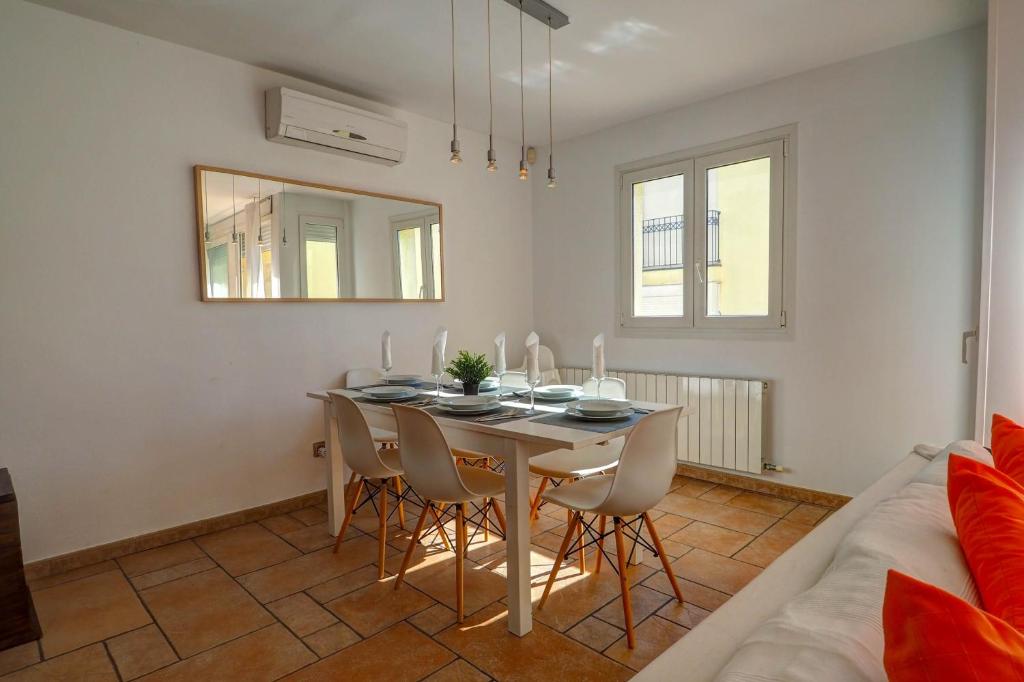 A seating area at La Marina Sea Front by Hello Homes Sitges
