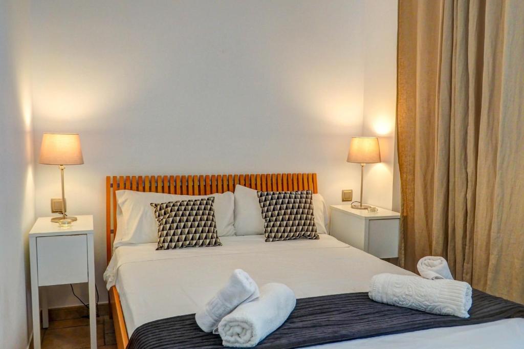 A bed or beds in a room at La Marina Sea Front by Hello Homes Sitges