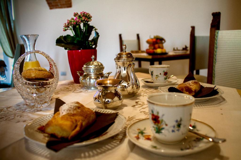 Jedlo v ubytovaní bed & breakfast alebo blízkom okolí