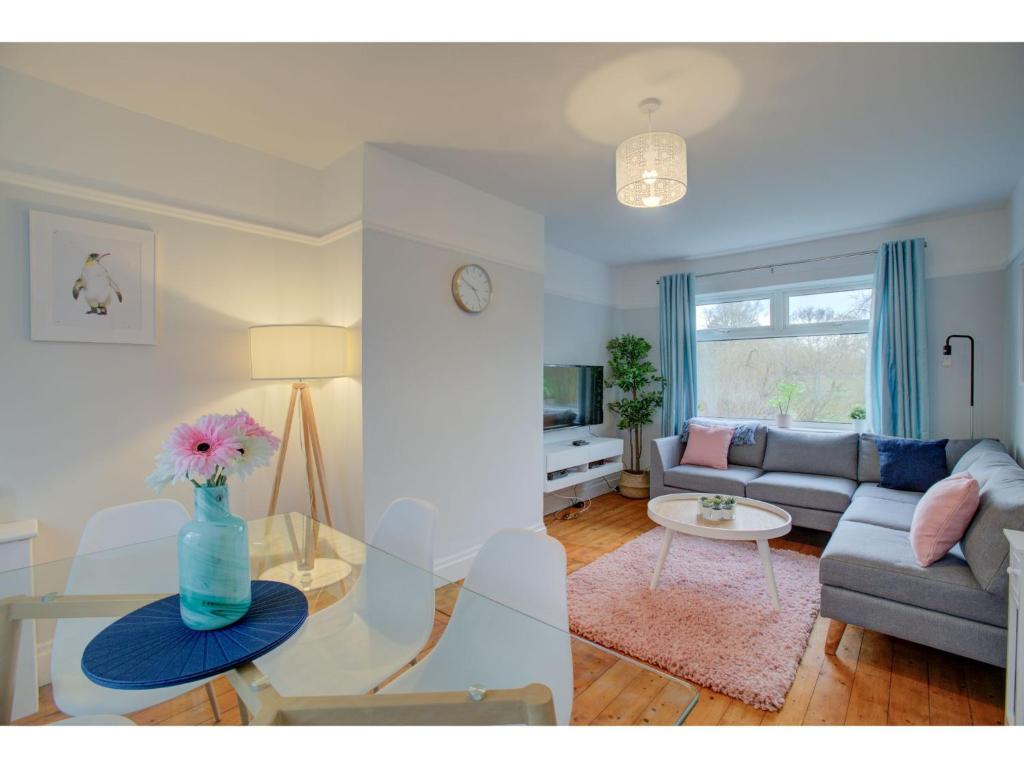 Stylish Home in Cheadle Hulme near The Airport!