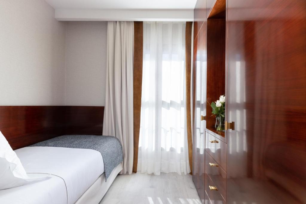 Postel nebo postele na pokoji v ubytování Suites Center Barcelona