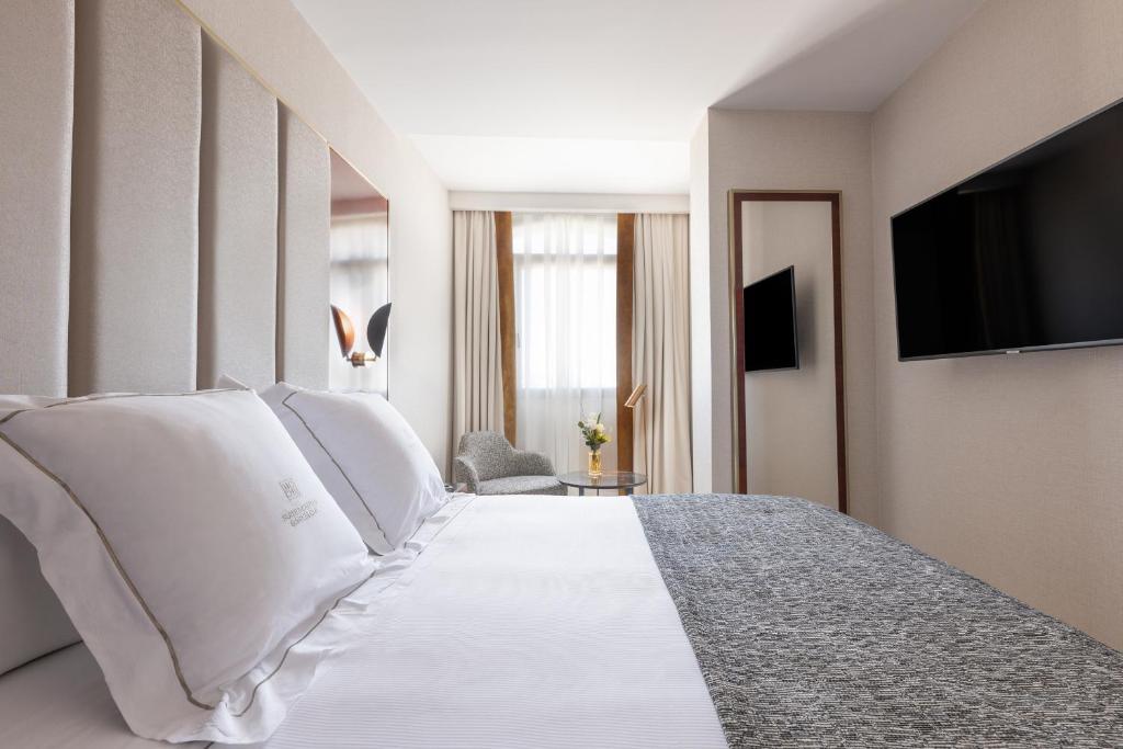 TV a/nebo společenská místnost v ubytování Suites Center Barcelona