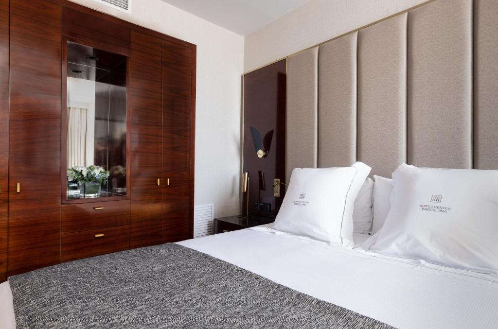 Postel nebo postele na pokoji v ubytování Suites Center Barcelona