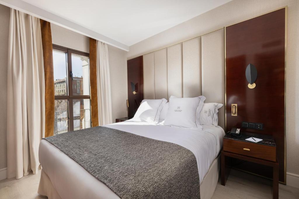 Postel nebo postele na pokoji v ubytování Suites Center Barcelona