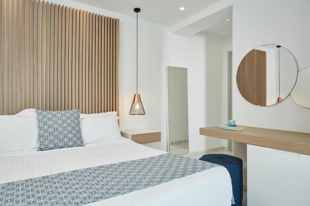 Postel nebo postele na pokoji v ubytování Grand Beach Hotel