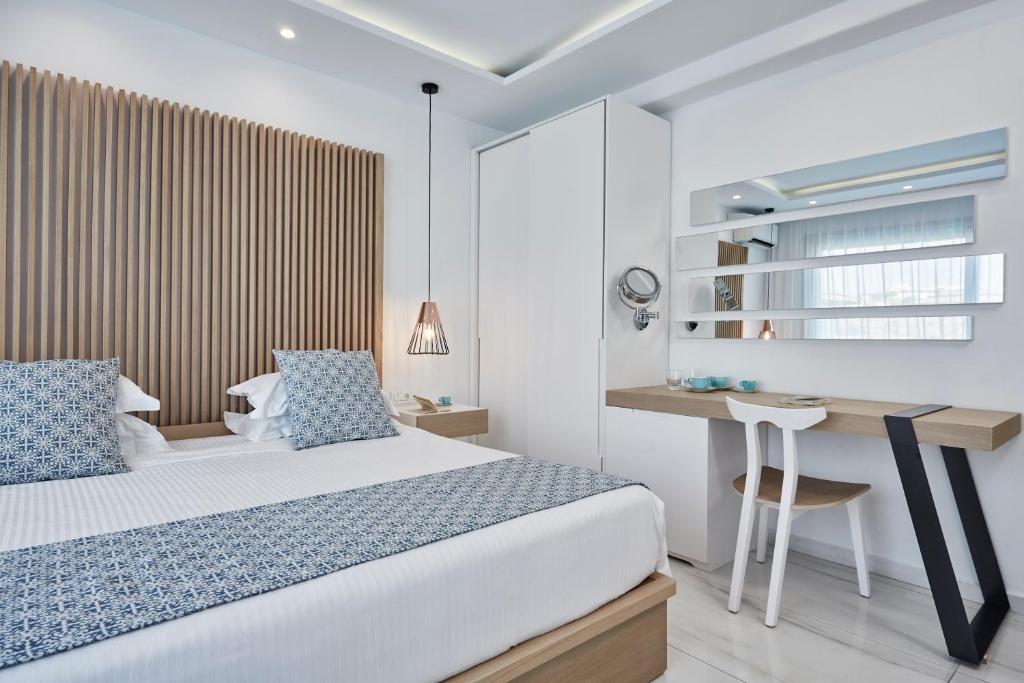 Postel nebo postele na pokoji v ubytování Grand Beach Hotel