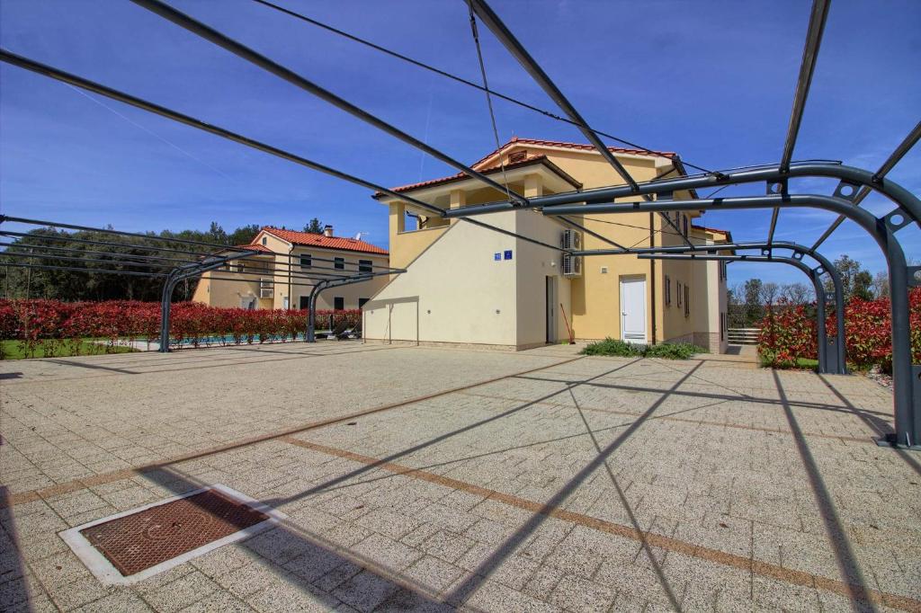 Budova, v ktorej sa vila nachádza
