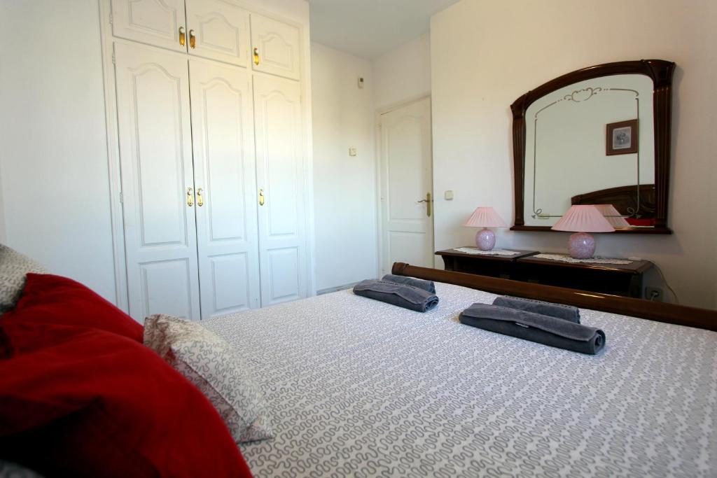 Postel nebo postele na pokoji v ubytování LEON INMO Villa El Barco - 10147