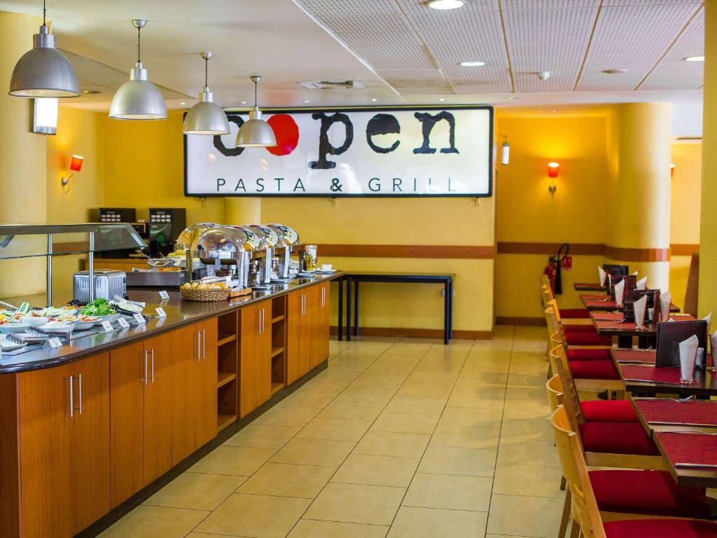 Restaurace v ubytování Ibis Lagos Airport