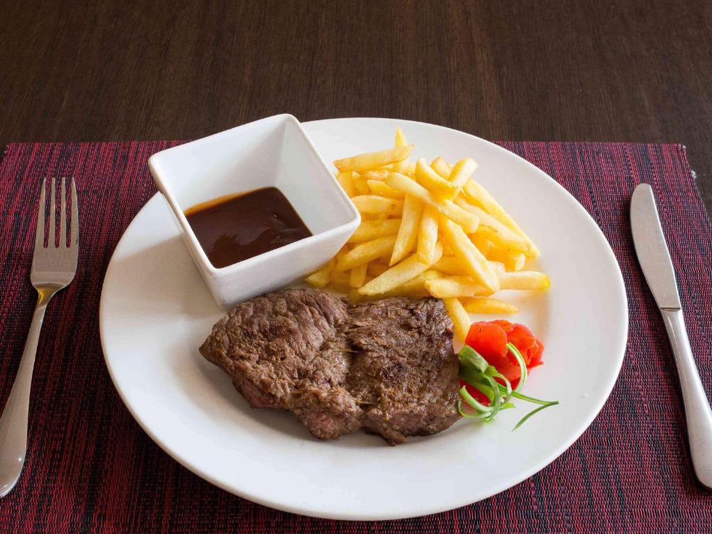 Jídlo v hotelu nebo okolí