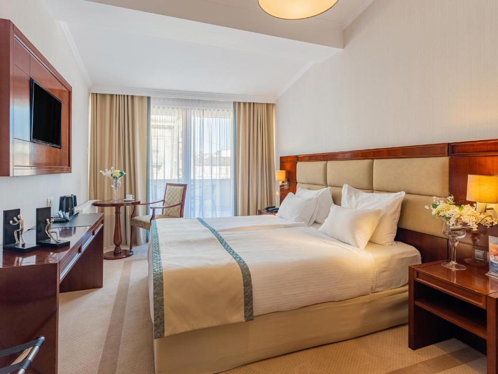 Concorde Old Bucharest Hotel - 阳台上的优质房间