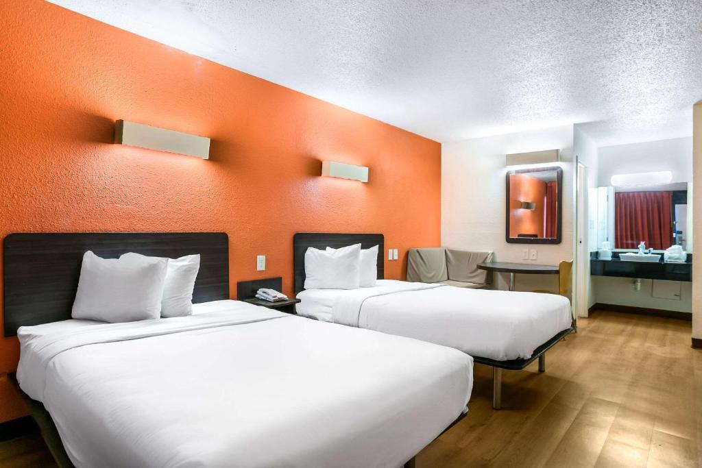 Rodeway Inn Baltimore - Inner Harbor South - Double Room With Two Double Beds - Accessible/Smoking