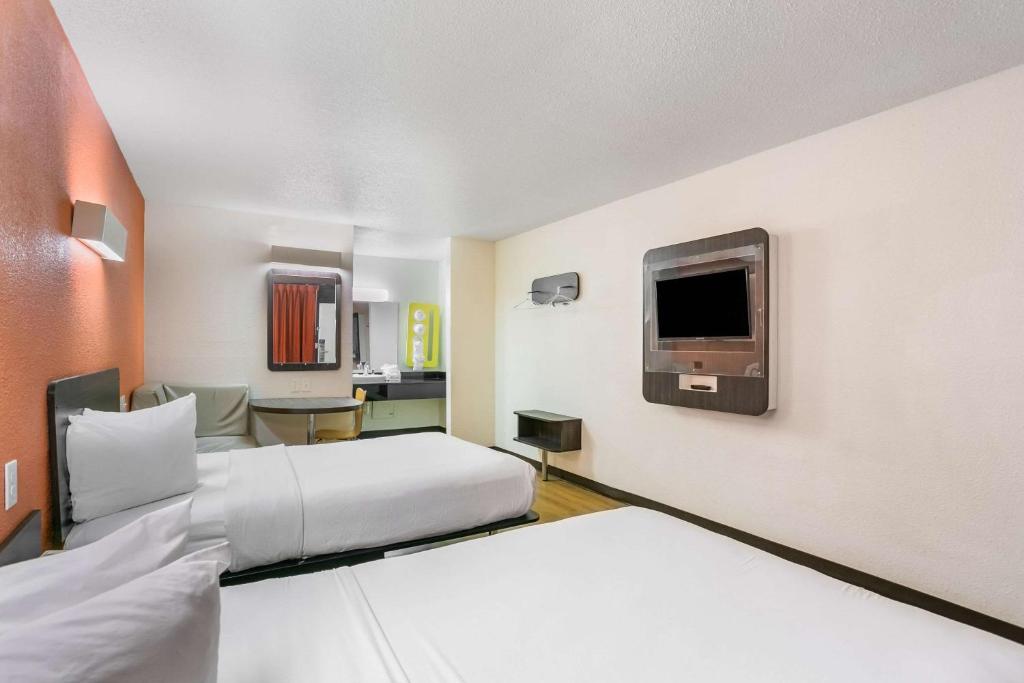Rodeway Inn Baltimore - Inner Harbor South - Double Room With Two Double Beds - Non-Smoking