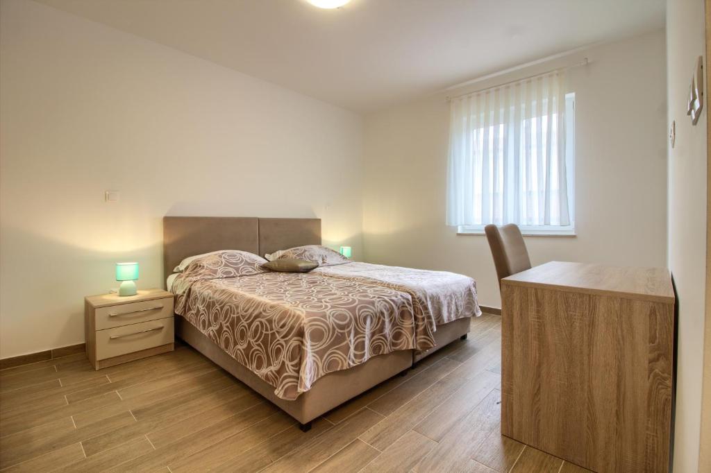 Posteľ alebo postele v izbe v ubytovaní Complex of 2 villas Banjole-Olivia with 2 private pools for up to 20 persons only 200m from the beach - WiiBuk