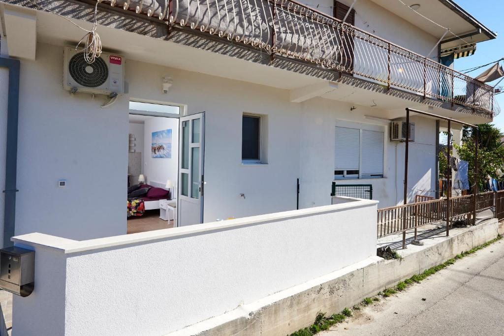 Balkón alebo terasa v ubytovaní Studio apartment Bašćan
