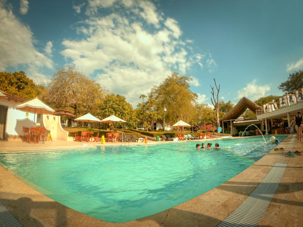 Bazén v ubytování La Ardilla de Santa Fe by Bernalo Hotels nebo v jeho okolí