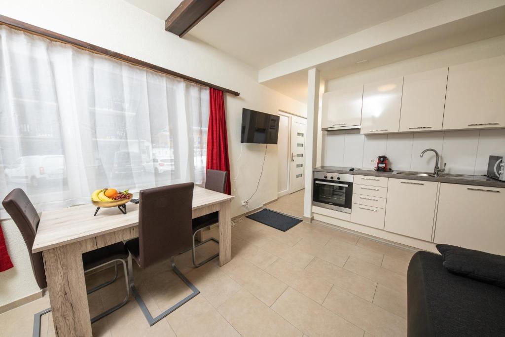 Kuchyň nebo kuchyňský kout v ubytování Haus Astoria