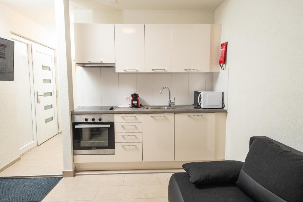 Kuchyň nebo kuchyňský kout v ubytování Haus Astoria