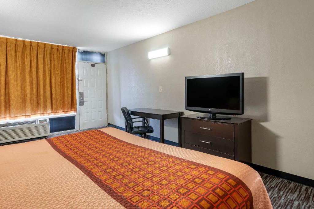 Rodeway Inn Clearwater-Largo - King Room - Roken