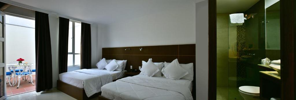 Postel nebo postele na pokoji v ubytování Hotel Gran Mariscal Quito