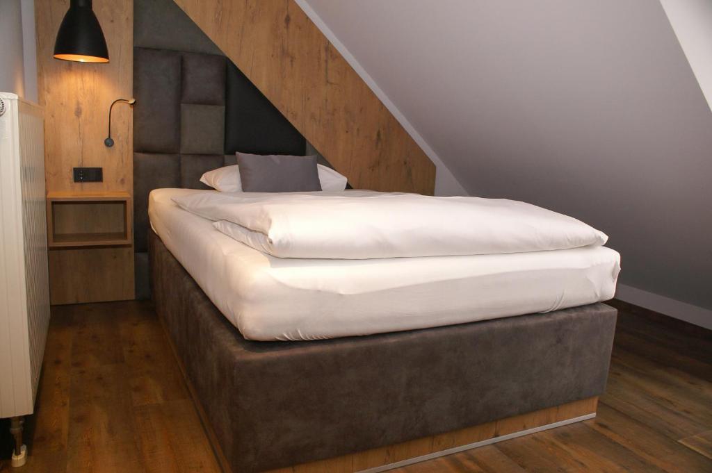 Postel nebo postele na pokoji v ubytování Hotel Grüner Baum