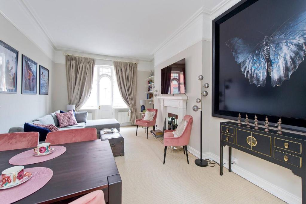 Luxurious 2-Bed Apt, 5 mins from Buckingham Palace