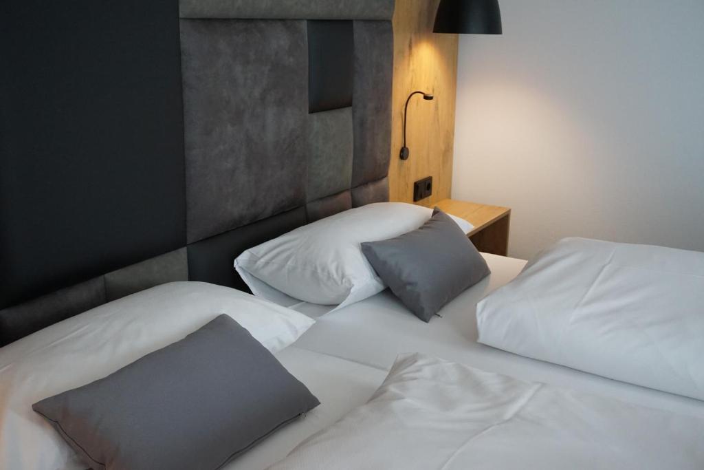 Postel nebo postele na pokoji v ubytování Hotel Grüner Baum