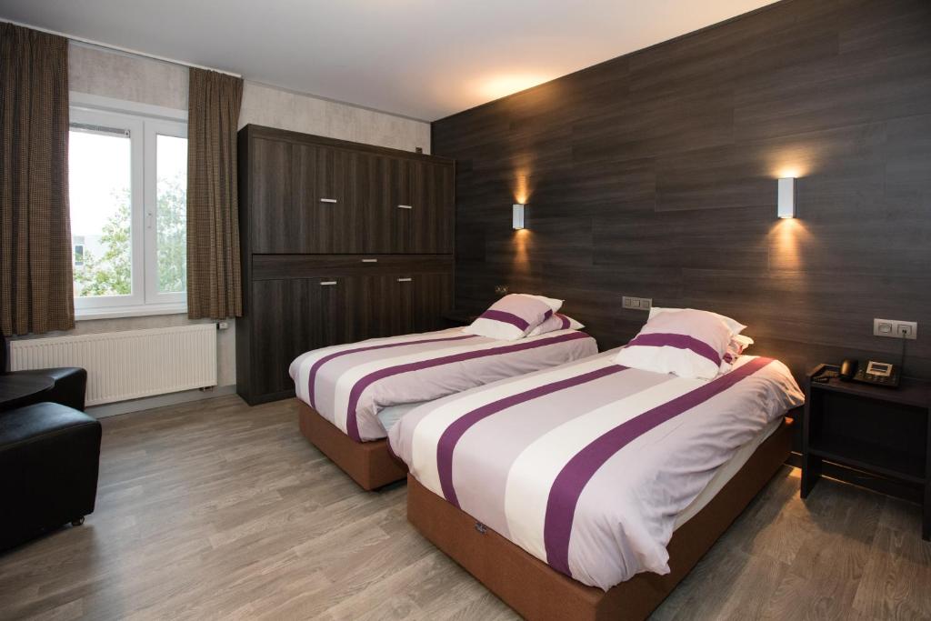 Postel nebo postele na pokoji v ubytování Flanders Lodge Hotel