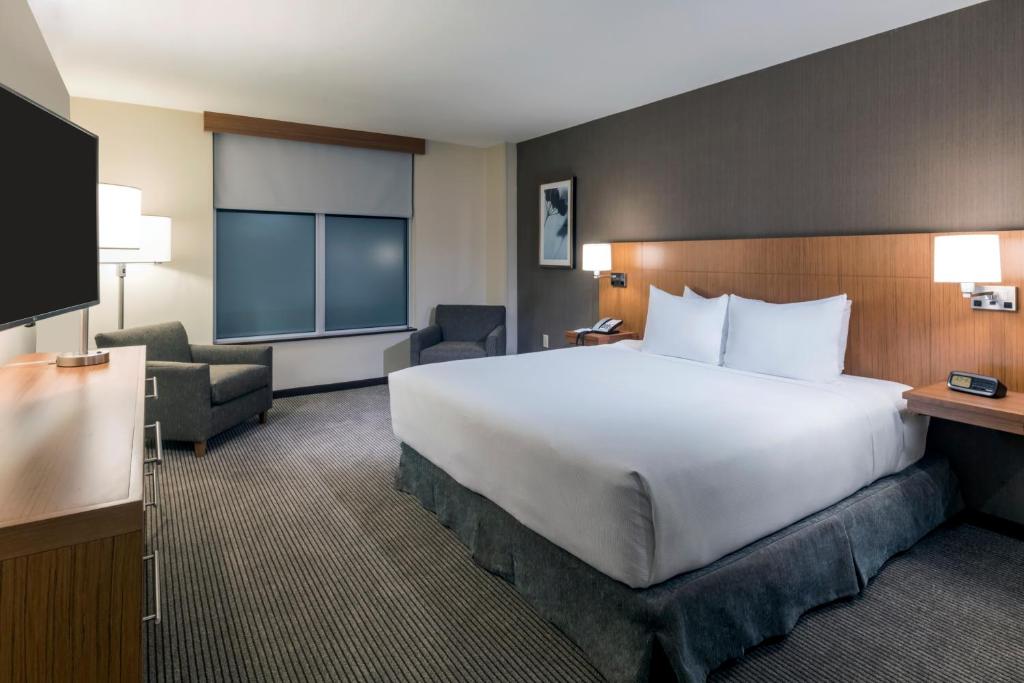 Hyatt Place Marlborough/Apex Center - King Suite Met één Slaapkamer Met Een Bankje