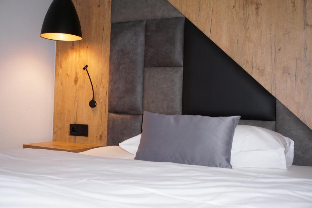 Postel nebo postele na pokoji v ubytování Hotel Grüner Baum