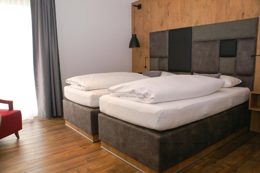 Postel nebo postele na pokoji v ubytování Hotel Grüner Baum