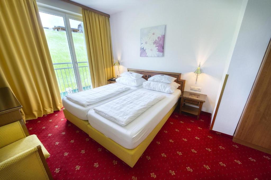 Posteľ alebo postele v izbe v ubytovaní Hotel Friesacherhof