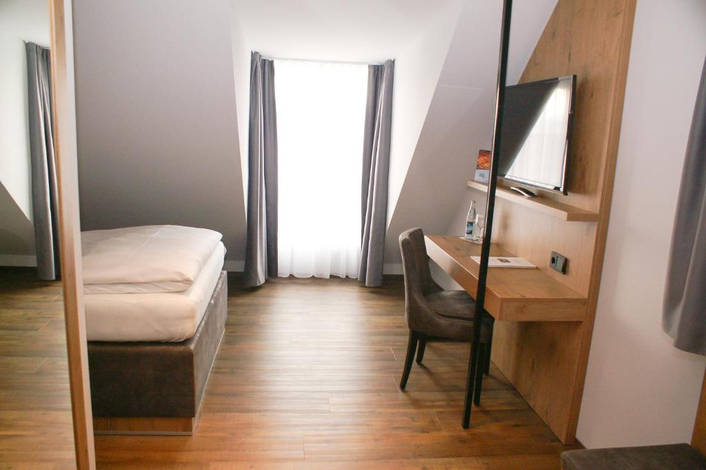 TV a/nebo společenská místnost v ubytování Hotel Grüner Baum