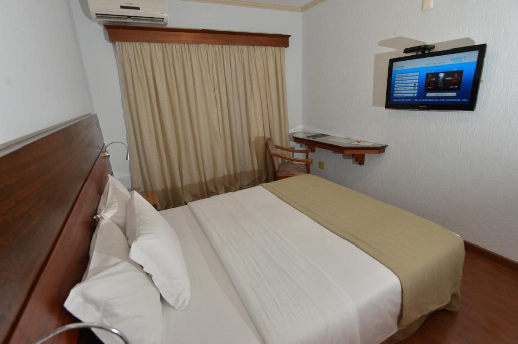 Postel nebo postele na pokoji v ubytování Kuster Hotel